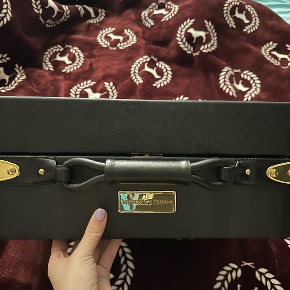 Display trunk (opens) - Picture 4 of 7